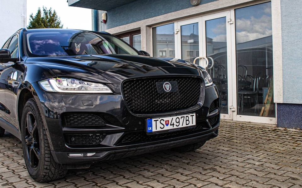 Jaguar F-Pace 2.0D I4 4x4 132kW automat (ODPOČET DPH)