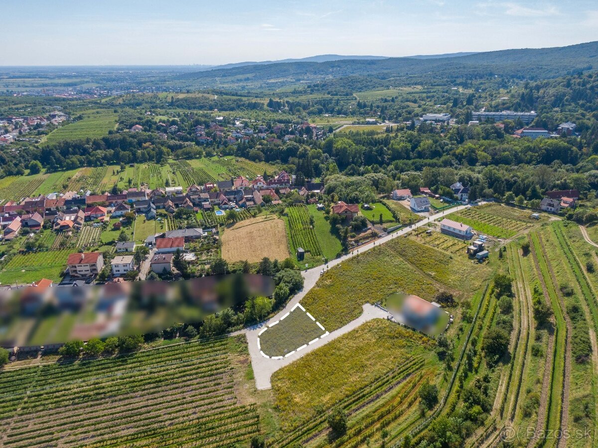 MODRA: PONUKA DRUHÉHO LUKRATÍVNEHO STAVEBNÉHO POZEMKU