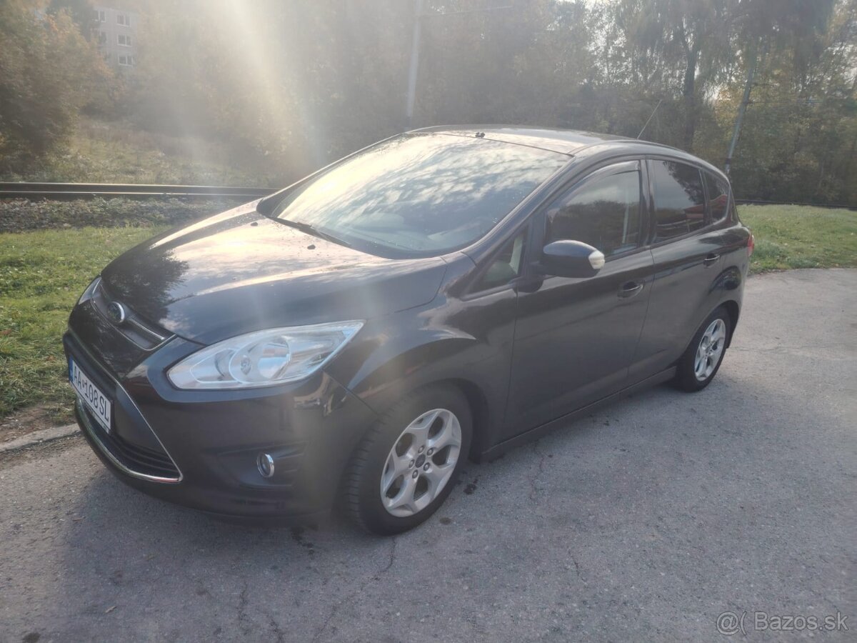 Predam Ford C-Max 2013 , nove zimne pneu , som 2hy majitel
