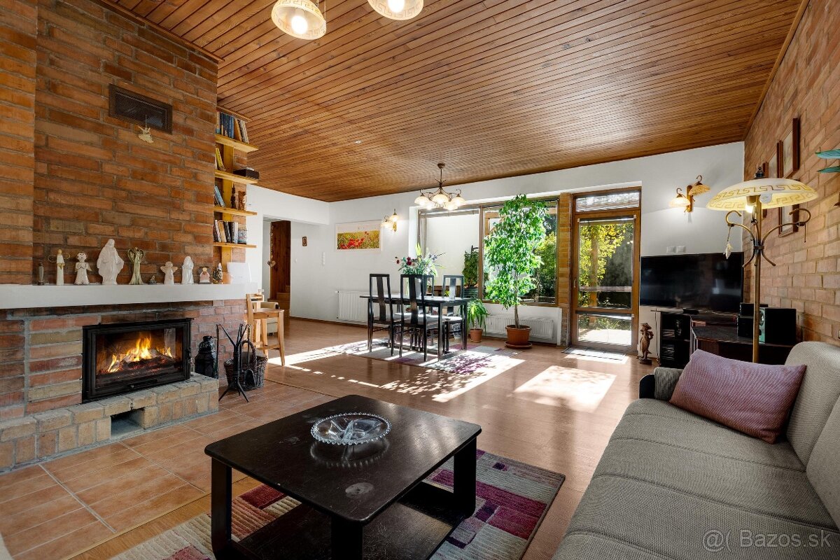 Na predaj rodinný dom Láb, veľký pozemok, tichá ulica