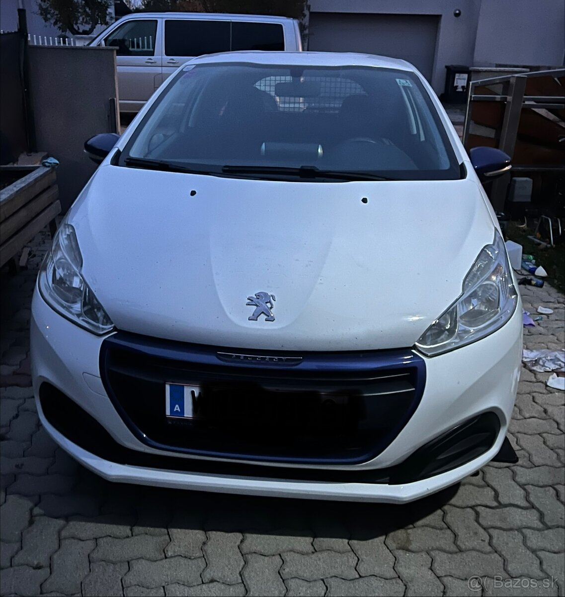 Peugeot 208 | 11/2016 | Benzín | 68 PS / 50 kW | N1 (úžitkov