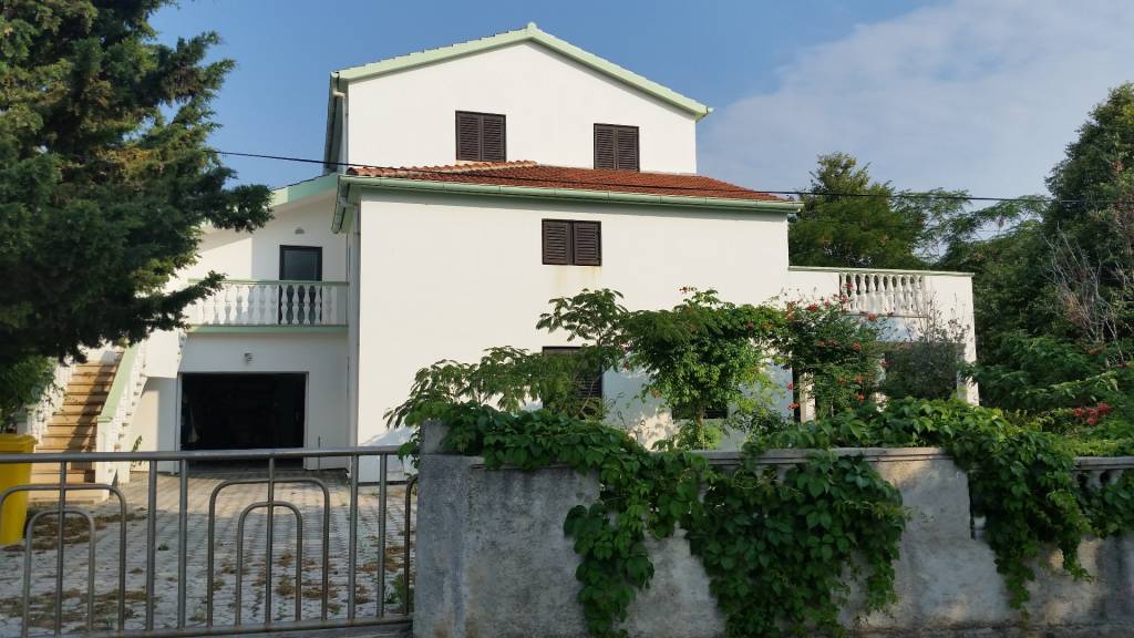 CHORVÁTSKO - 2. rad od mora - apartmánový dom - VRSI, Zadar
