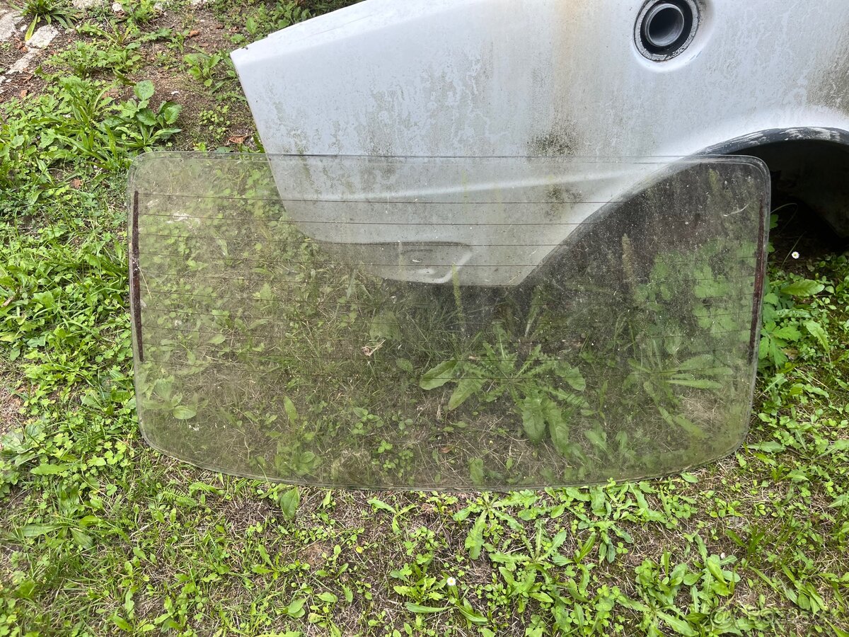 Zadné okno Škoda 105/120