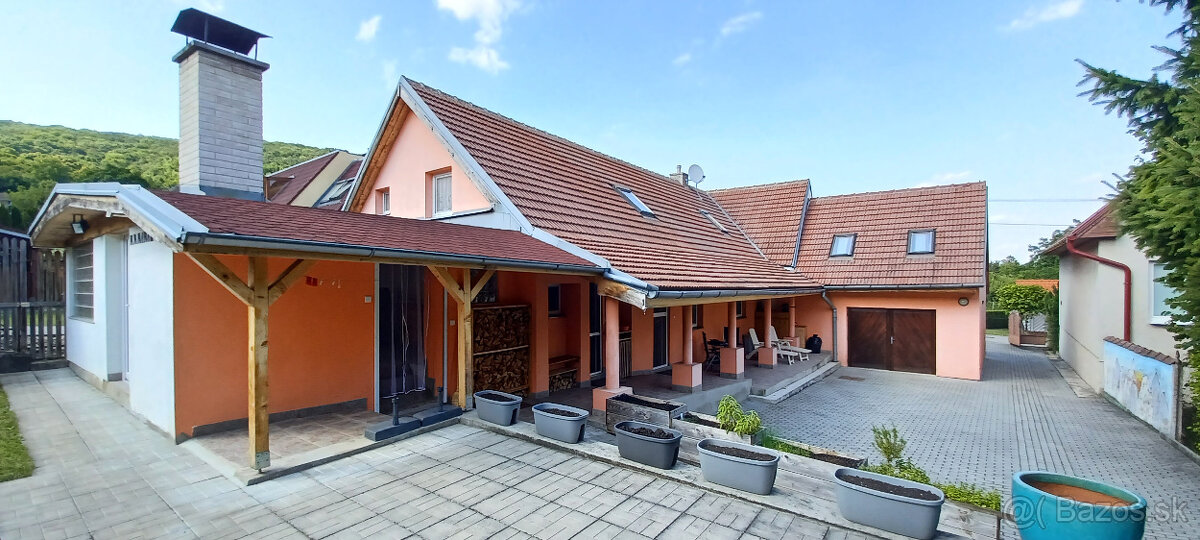 Na predaj 7. izbový dvojpodlažný rodinný dom Smolenice.