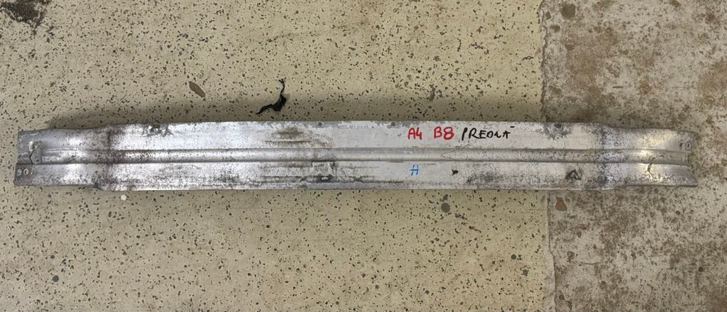 audi a4 výstuha predná 2008+