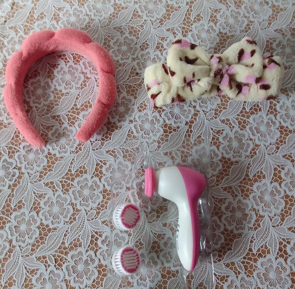 čistiaca kefka na tvár 2 nádstavce s 2 čelenkami (NOVÁ)