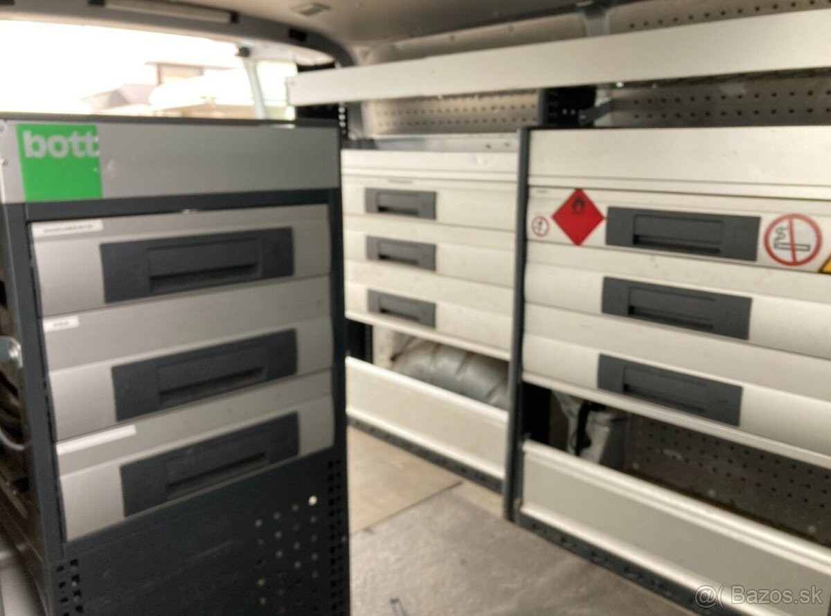 Plechové dílenské boxy Transporter Regály Bott