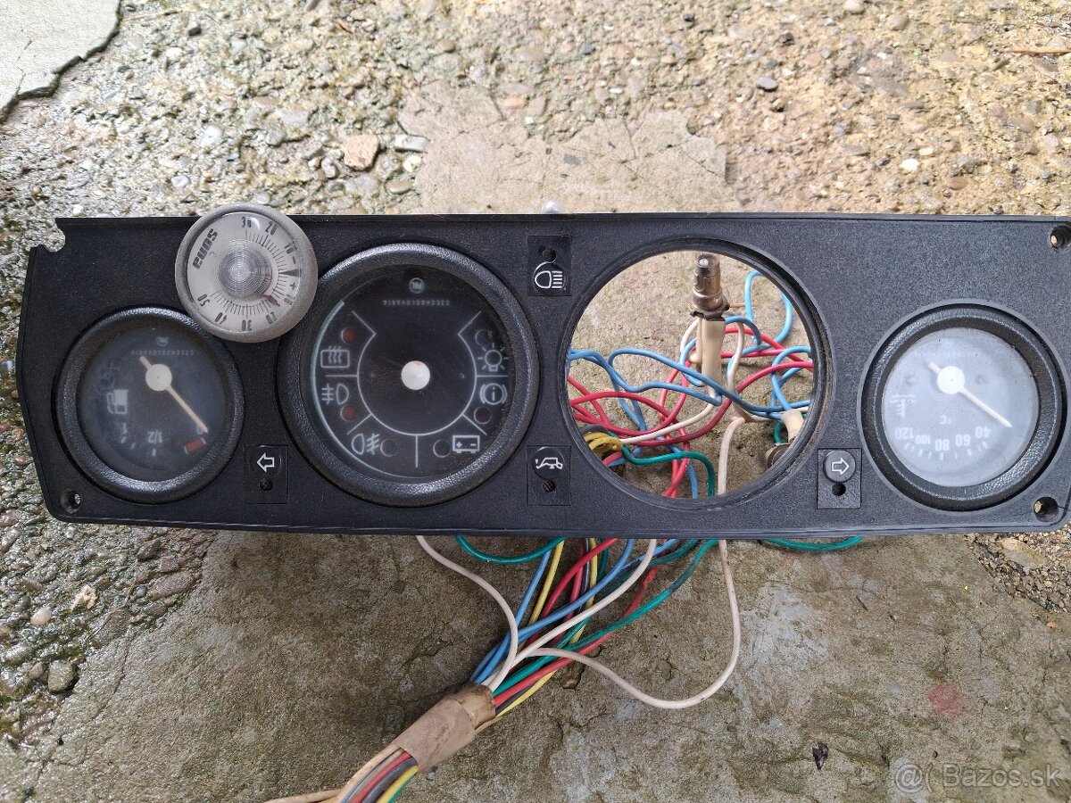 Predám budíky škoda 105 120