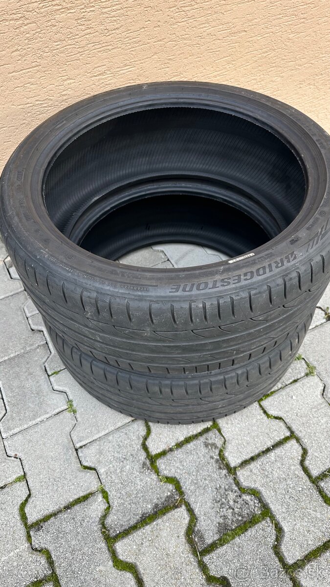 Predam dve letne pneumatiky 235/40R19 Brigestone dobry stav
