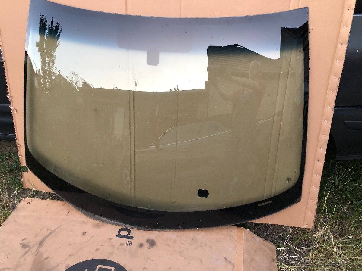 NISSAN MURANO Z50 CELNE SKLO