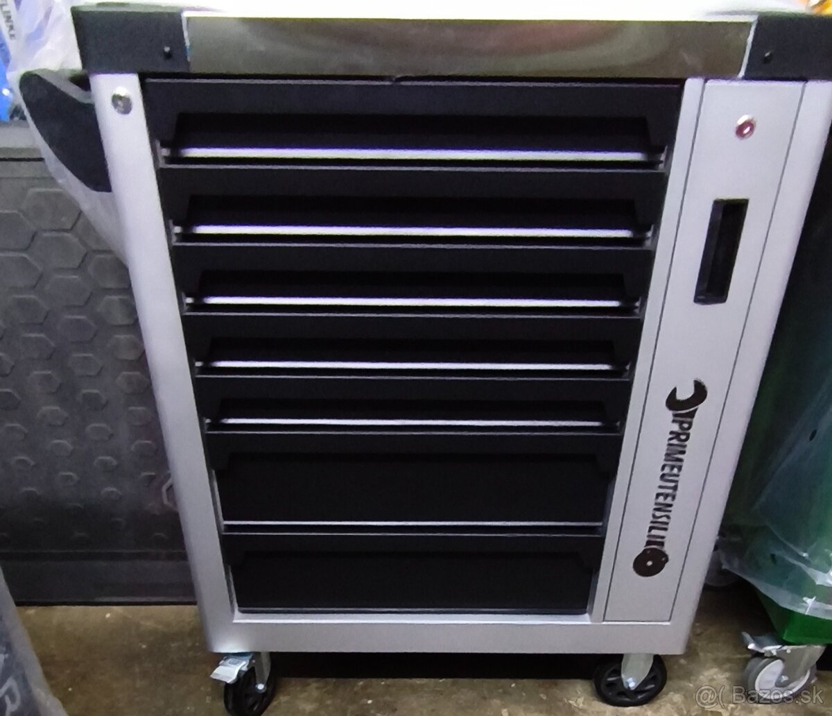 Dielensky vozik s naradim