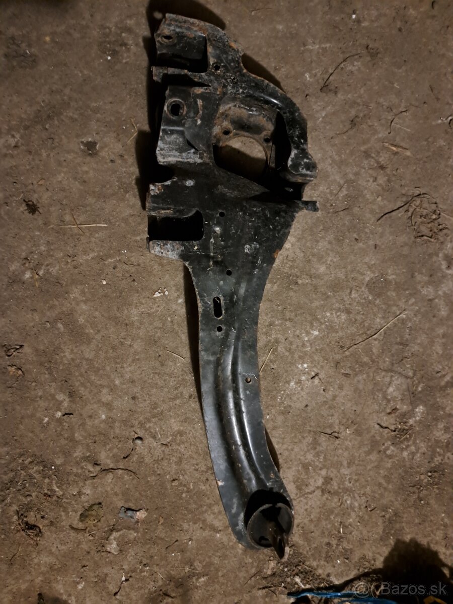 Predam zadne rameno napravy mazda 3