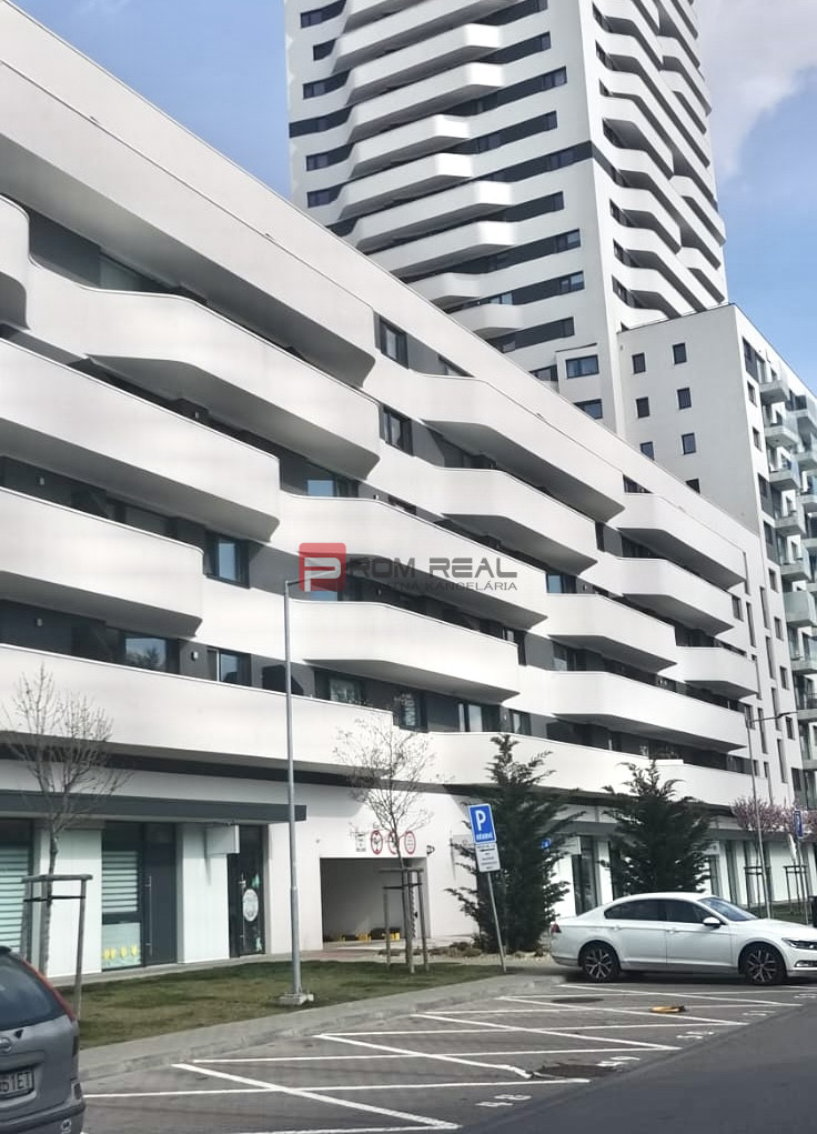 Garážové státie v bytovom komplexe Bratislava Petržalka