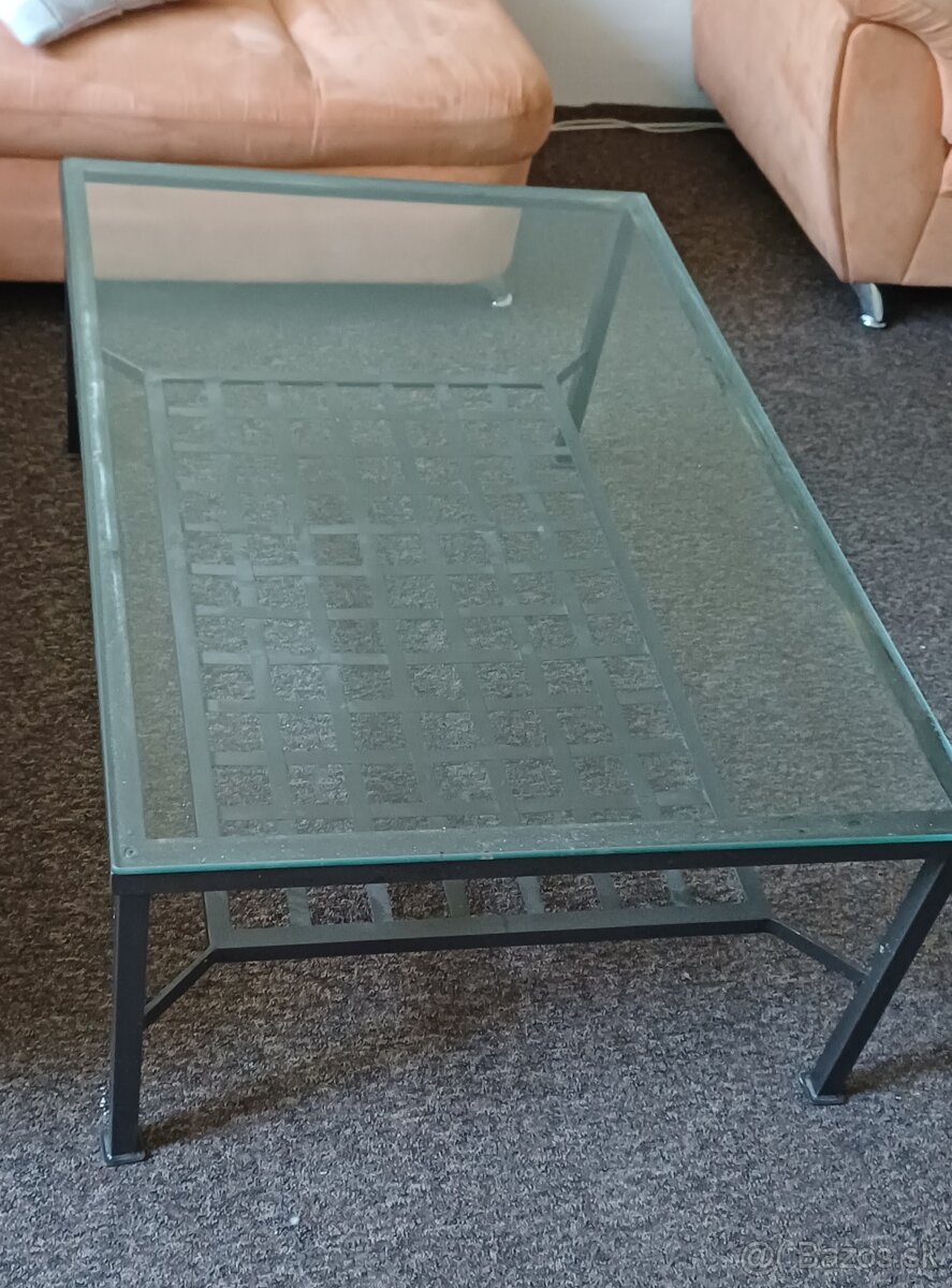 Kvalitný konferenčný stolík, materiál: kov a sklo