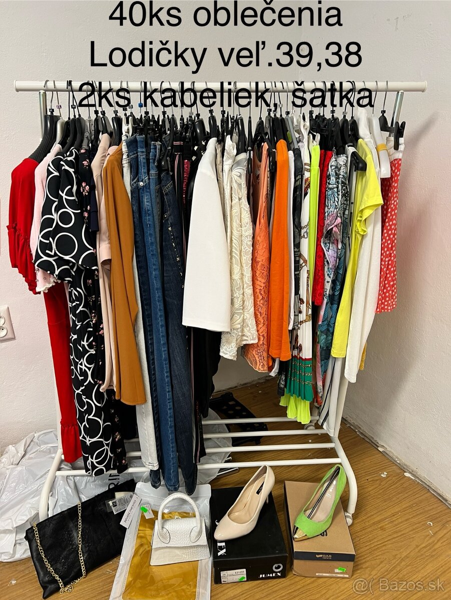 Mech dámskeho oblečenia
