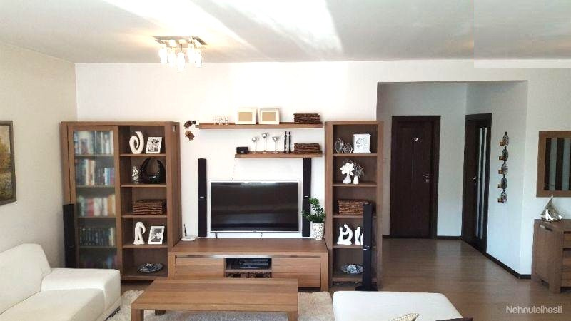 Prerobený 3-IZB. BYT, 74 m2, Balkón, Pivnica, Bošany