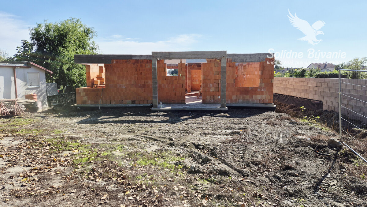 Rozostavaný 4-izbový rodinný dom v Tomášikove