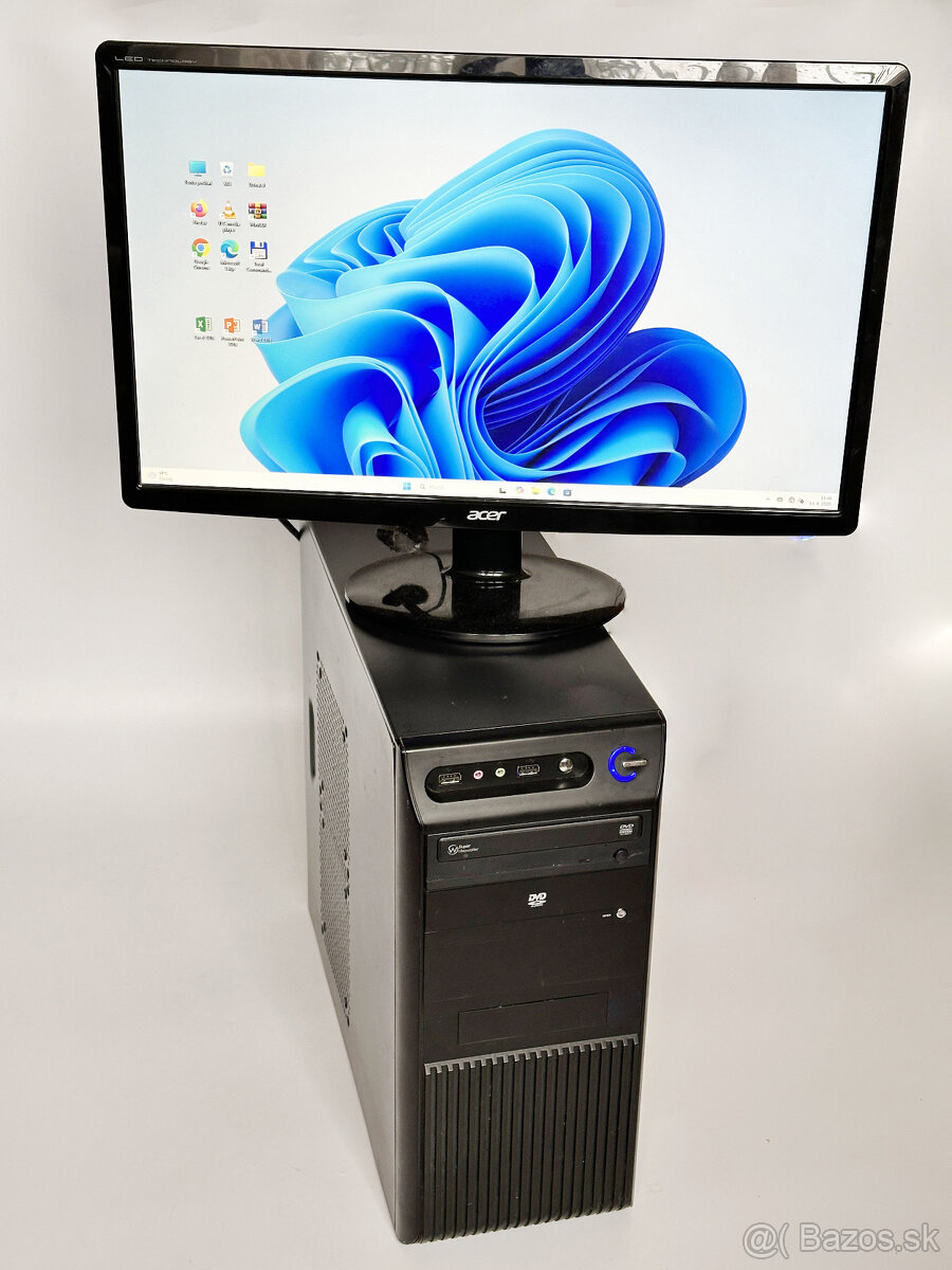 Počítač Henry s monitorom a príslušenstvom