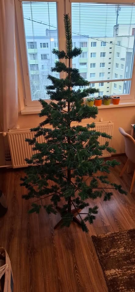 Predám vianočný stromček 180cm 40EUR