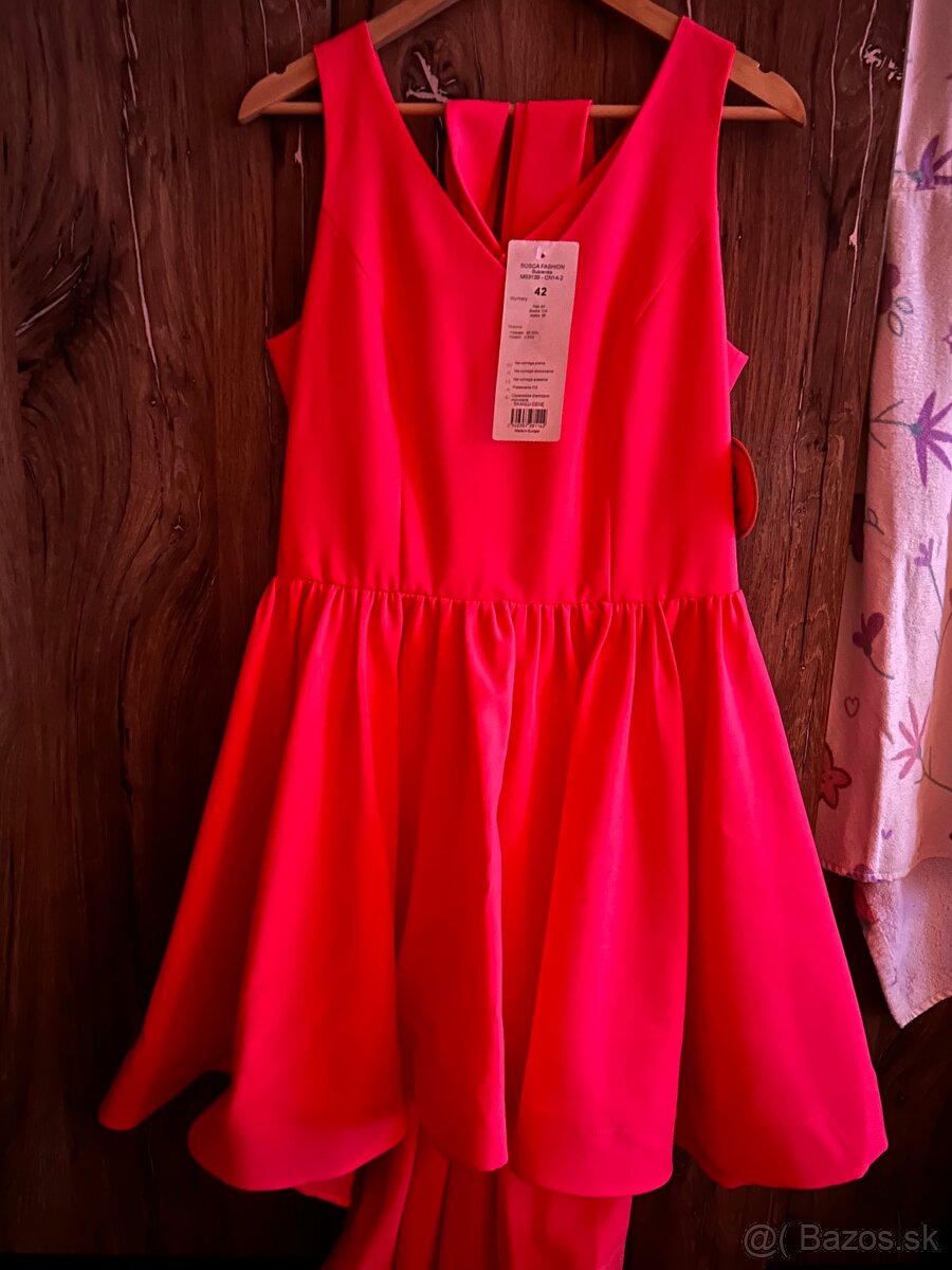 Krásne spoločenské šaty