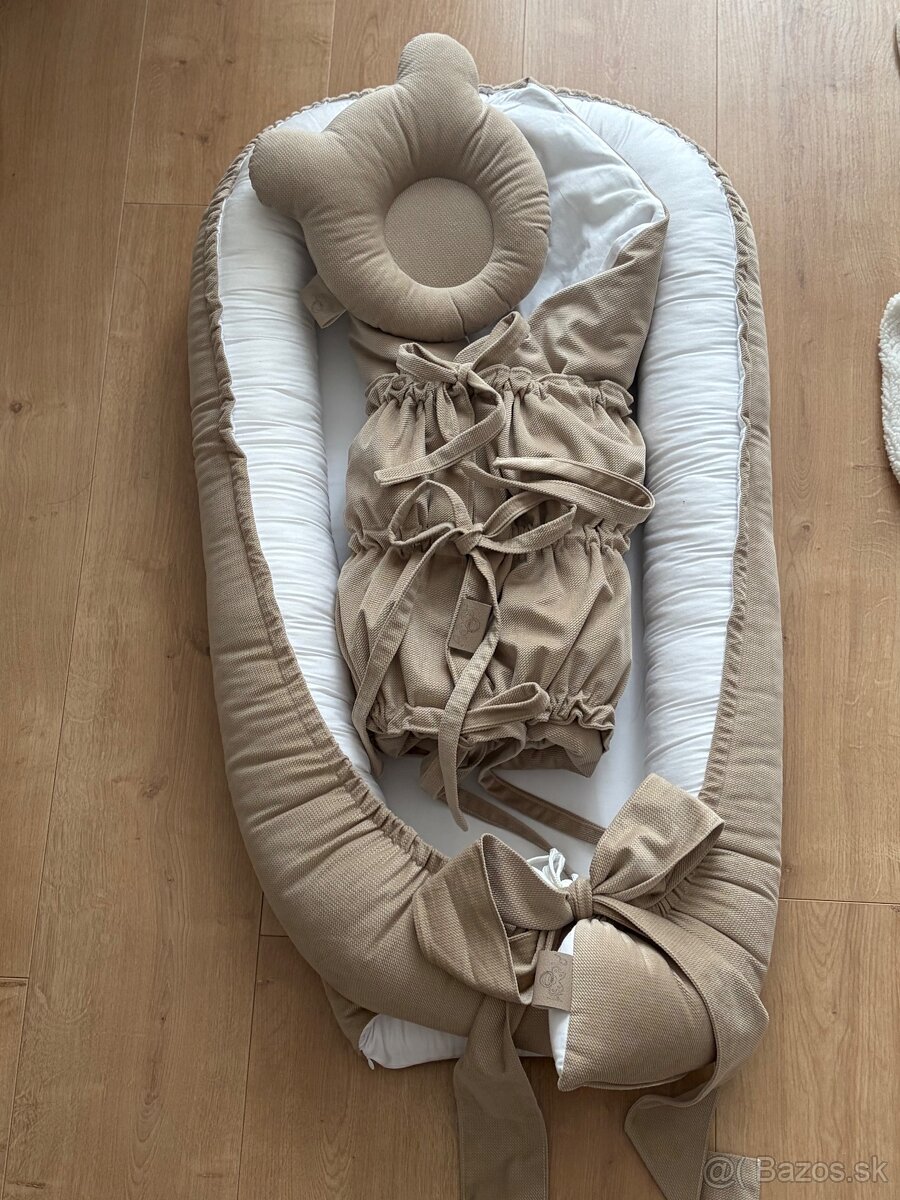 Hniezdo, zavinovačka a vankúšik