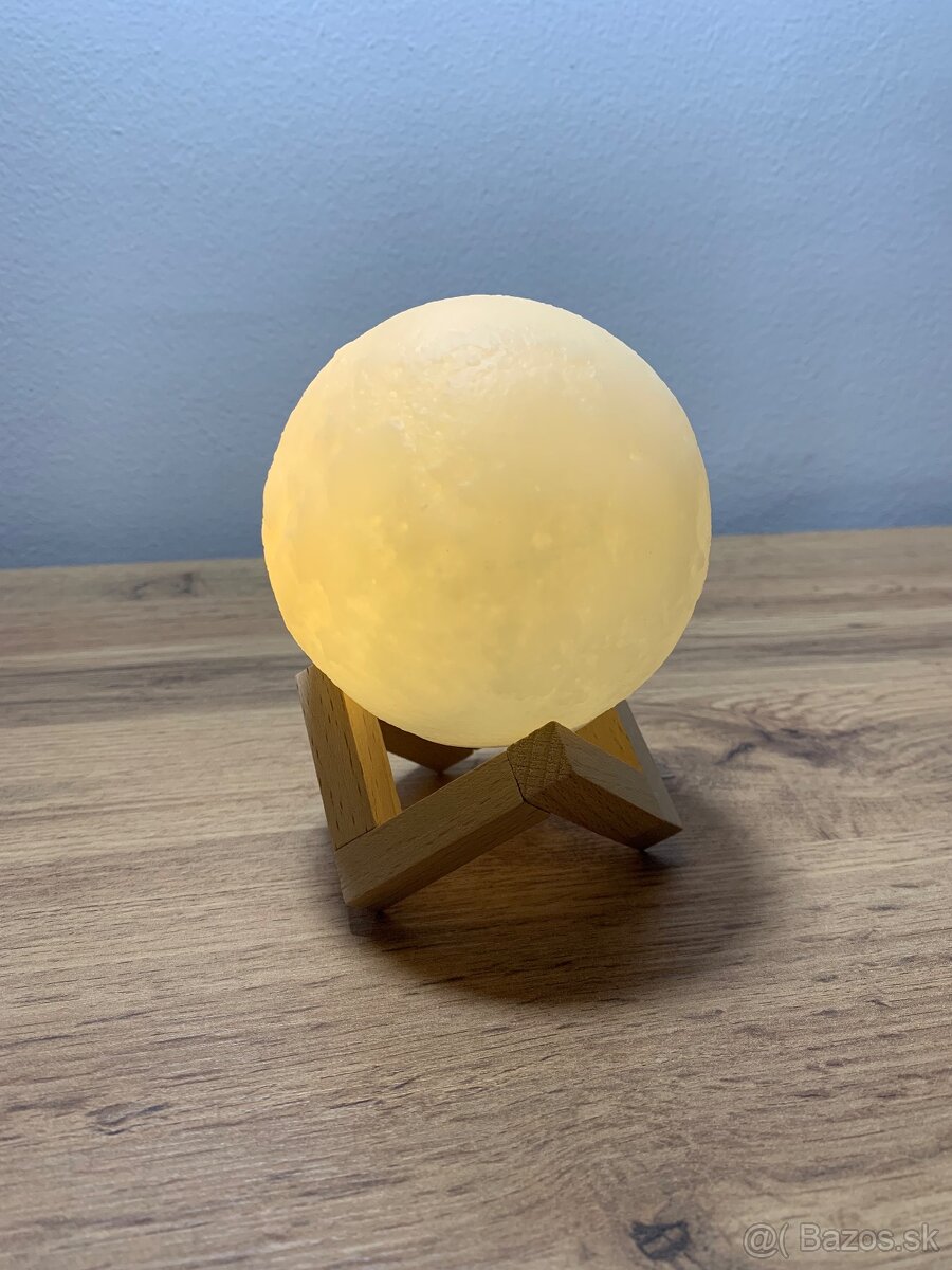 LED lampička mesiac