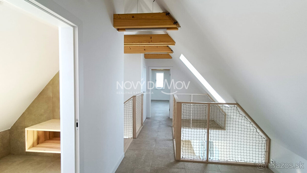 ŠTÝLOVÁ 4-IZBOVÁ NOVOSTAVBA S OTVORENOU GALÉRIOU A ATMOSFÉRO