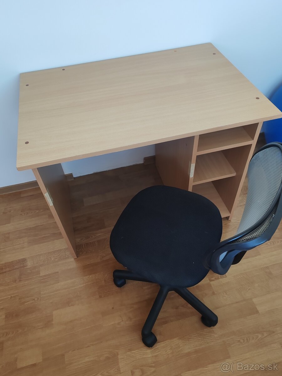 Zadarmo Detský stolík a stolička