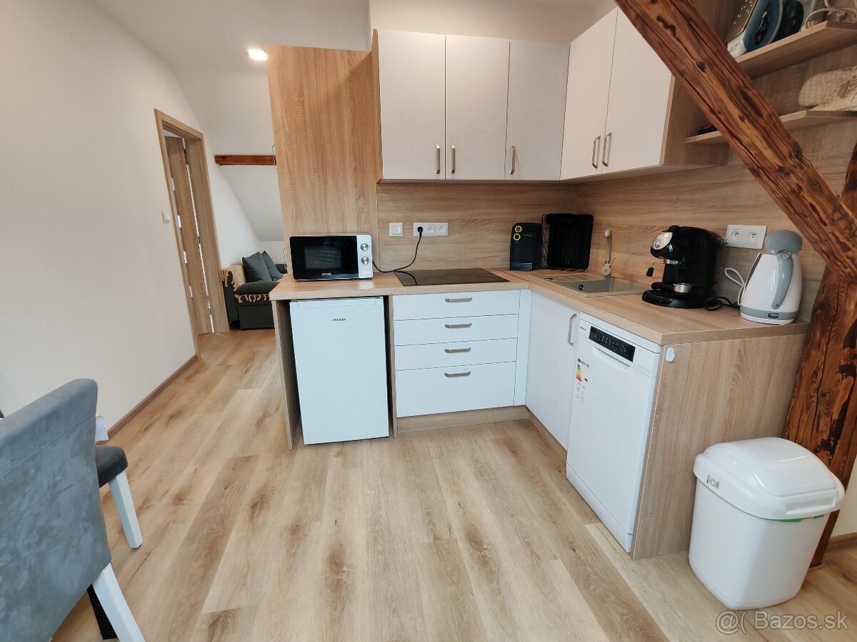 Rodinný dom s garážou -aj na podnikanie