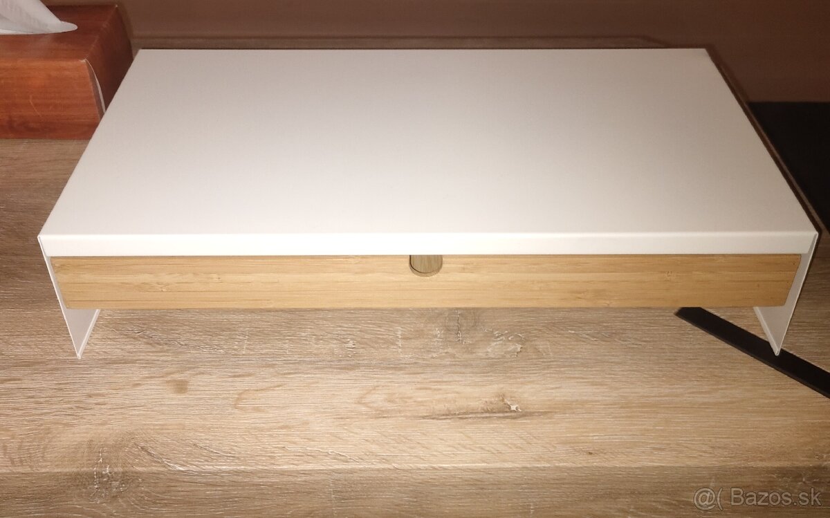 ELLOVEN Stojan na monitor so zásuvkou, biela