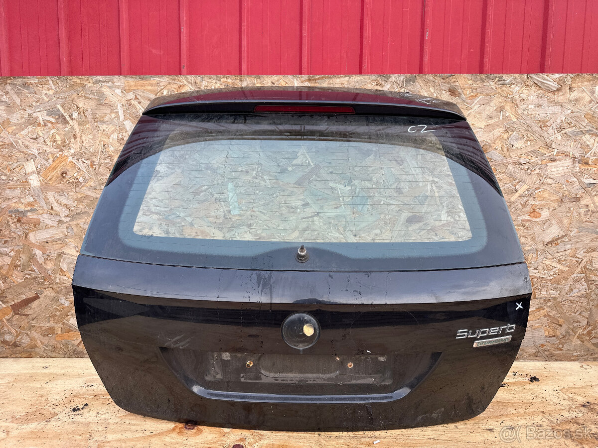 PRODÁM PÁTE DVEŘE ZADNÍ VÍKO KUFRU ŠKODA SUPERB II 3T0 COMBI