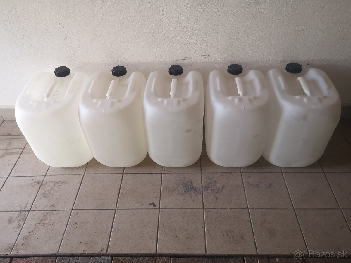 Predám bandasky kanister 30Litrove su z PHM(nafta)