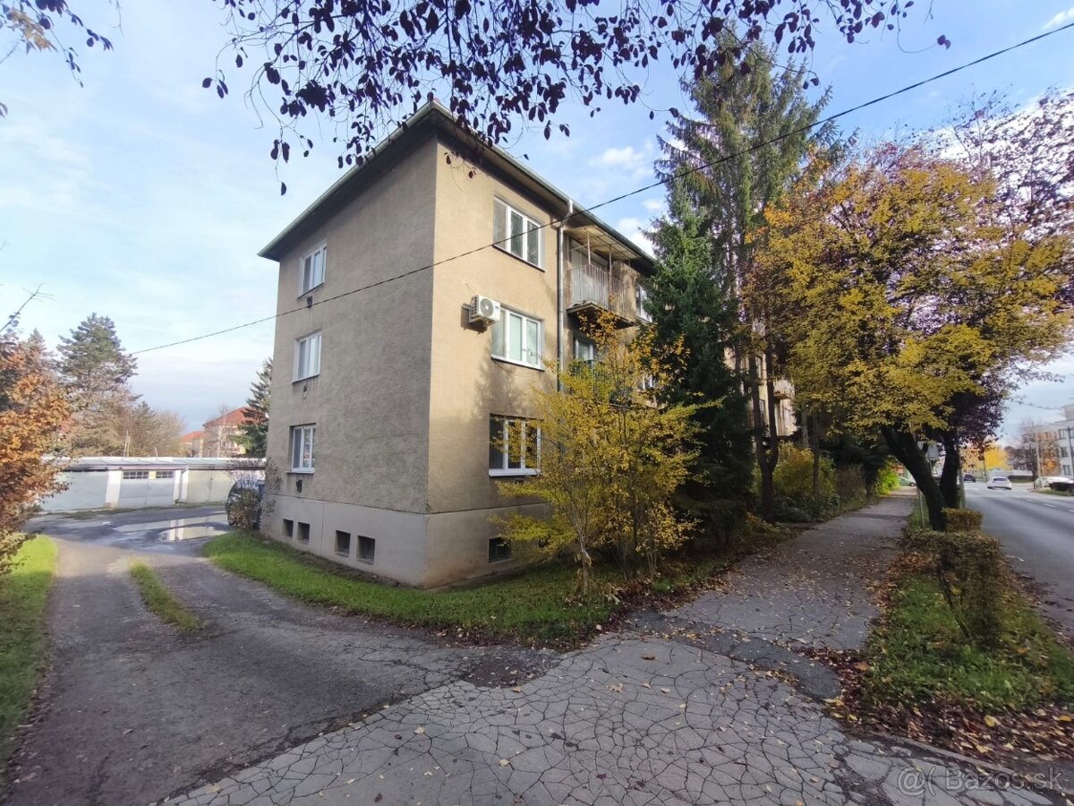 Predaj, tehlový 2izb.byt s balkónom v širšom centre Lučenca