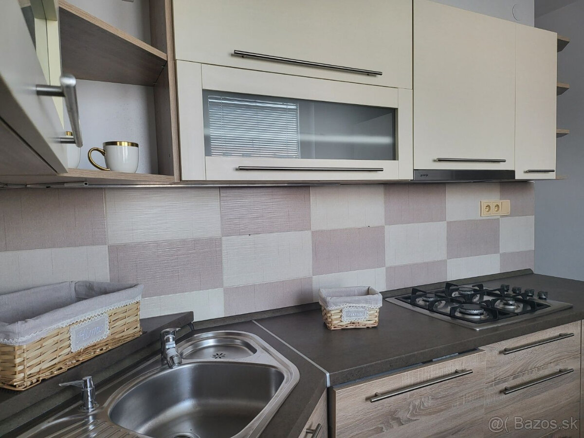 PRENÁJOM 3 i byt 82 m2 , ul. Malinovského, Partizánske