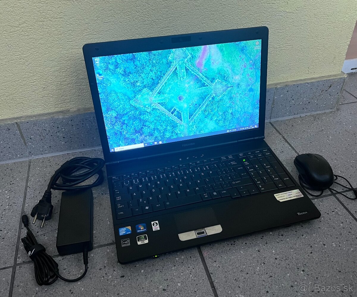 Toshiba Tecra / Intel i5 / 4GB RAM / 128GB SSD / 15.6"