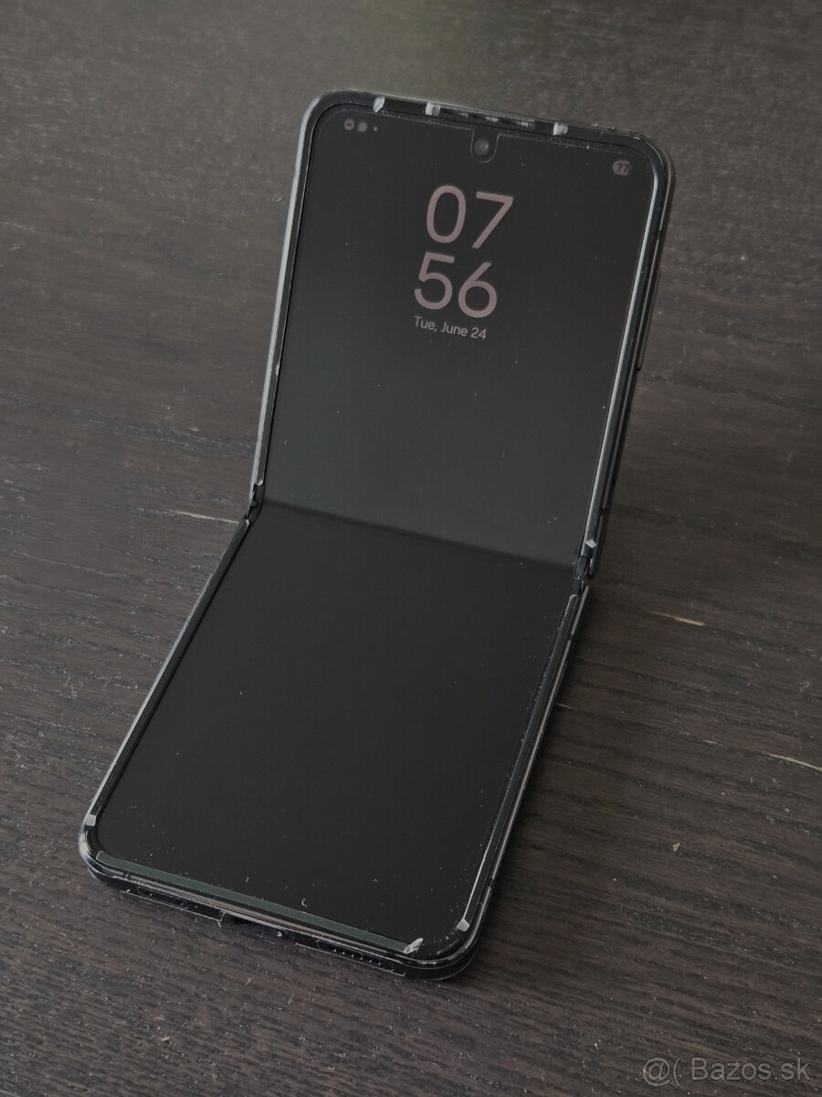 Samsung Galaxy Z Flip4 Graphite - nový