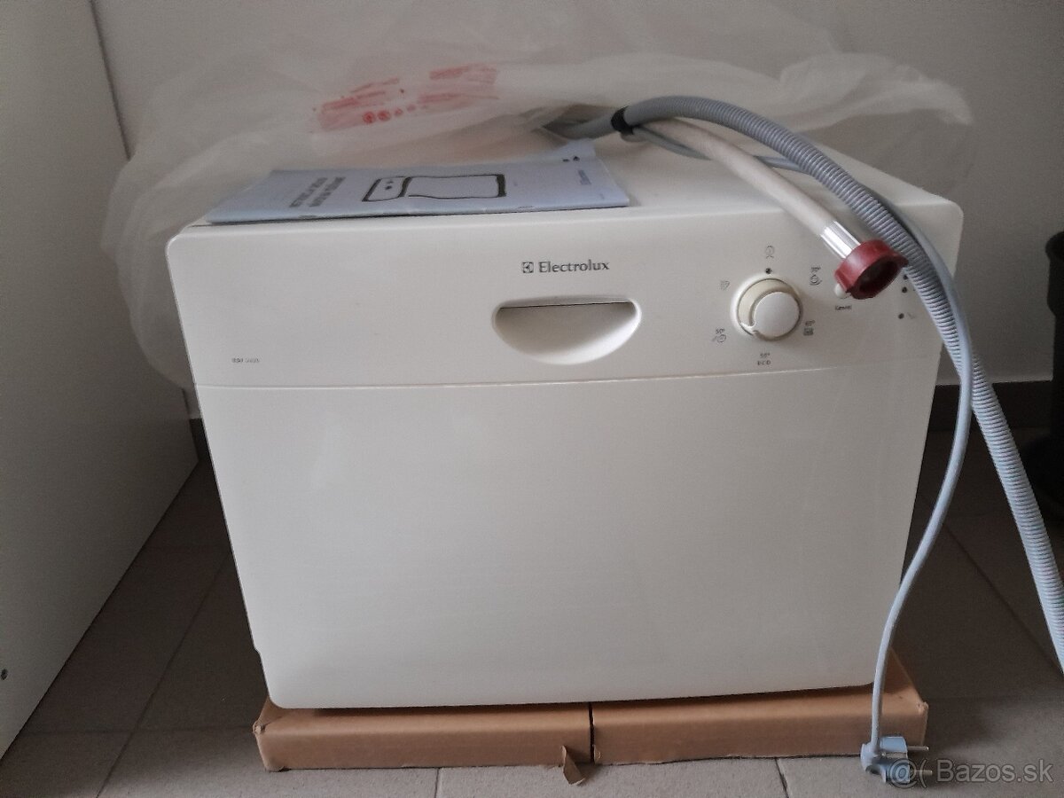 Umyvačka riadu stolová Elektrolux