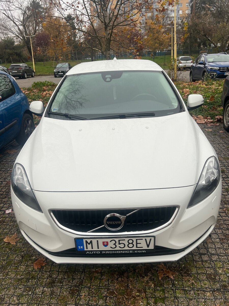 Predám Volvo v40 ročník 2017