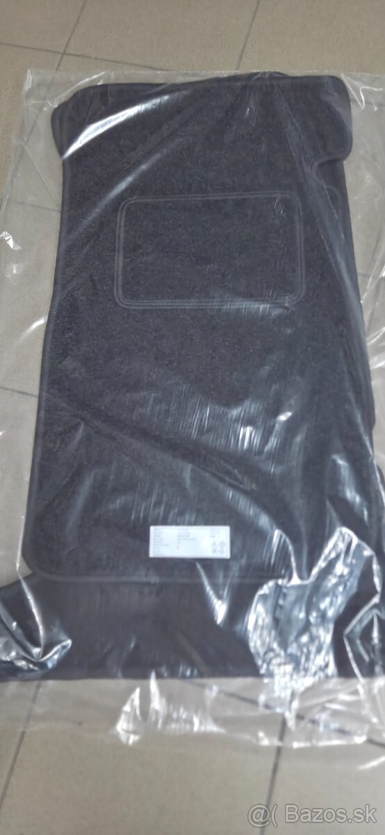 Čierne koberce nové