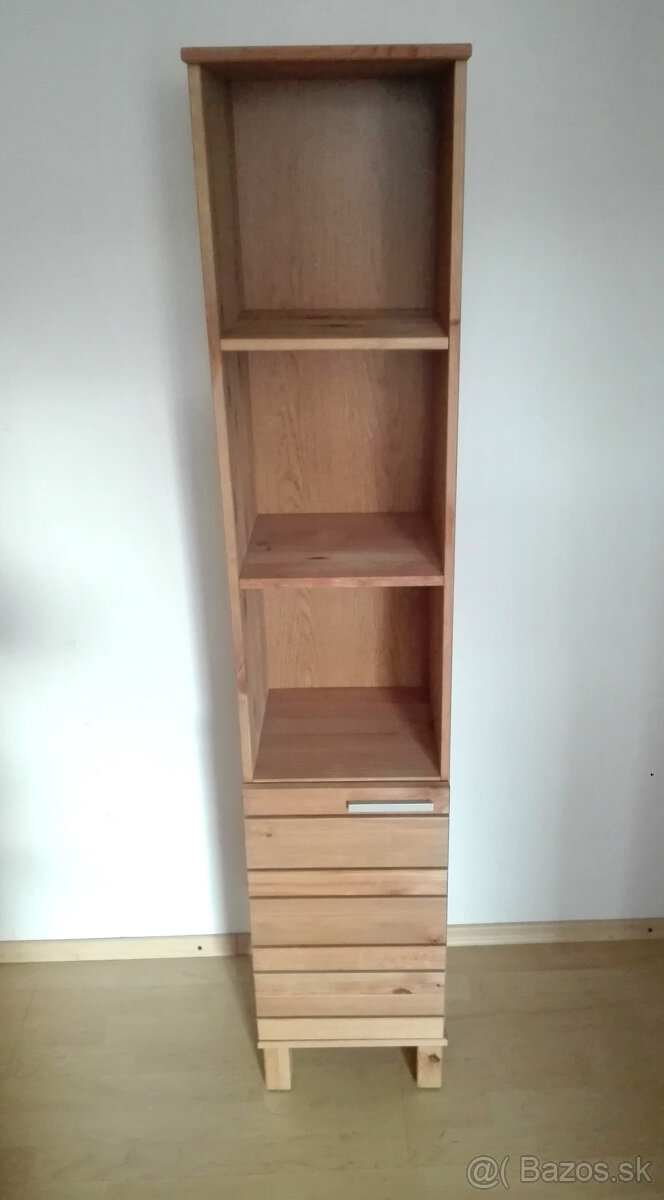 drevená skrinka /regál