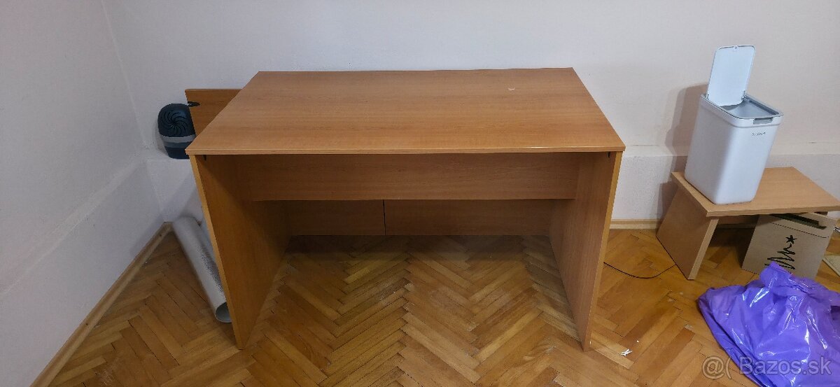 Pracovný stôl