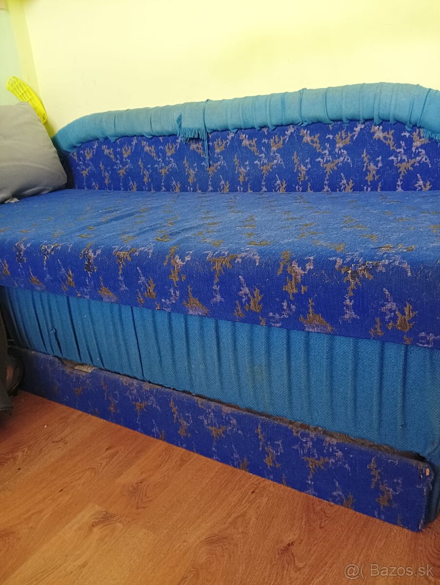 Dvojlôžková posteľ