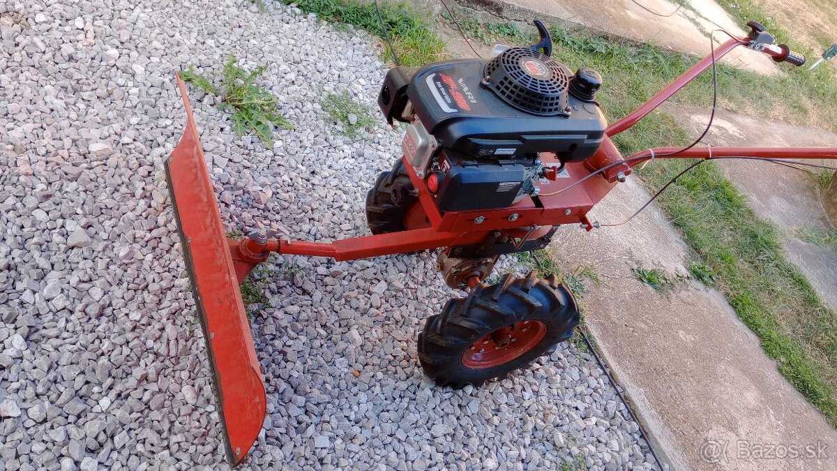 Predam malotraktor vari