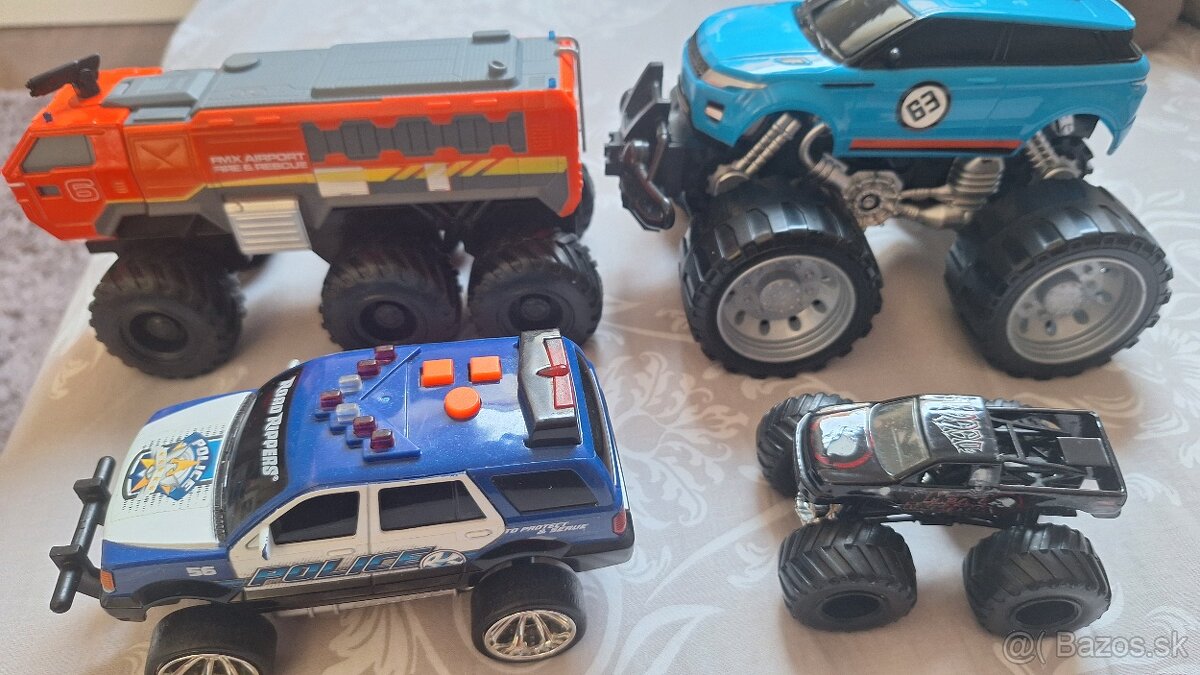 4 monster truck auta, autíčka letisko