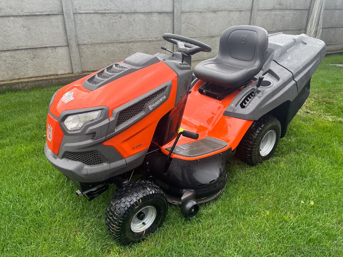 Záhradný traktor TC 238T Husqvarna