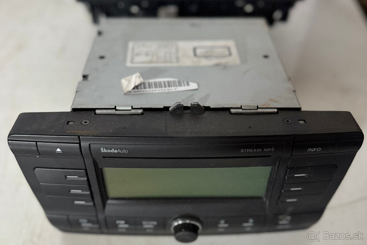 Skoda Octavia 2, radio, original diel