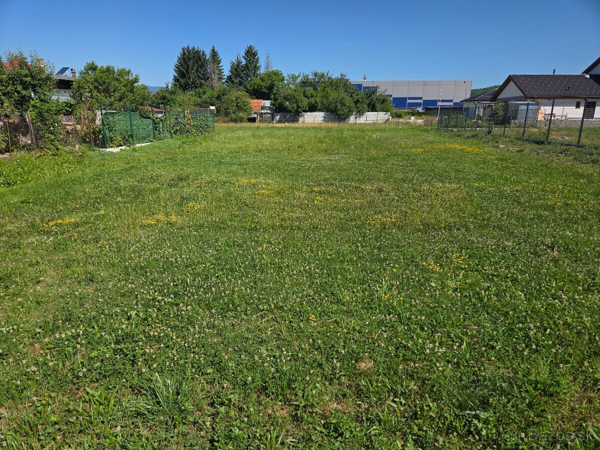 POSLEDNÉ DVA STAVEBNÉ POZEMKY V HRONSEKU OKR. BB 🏡