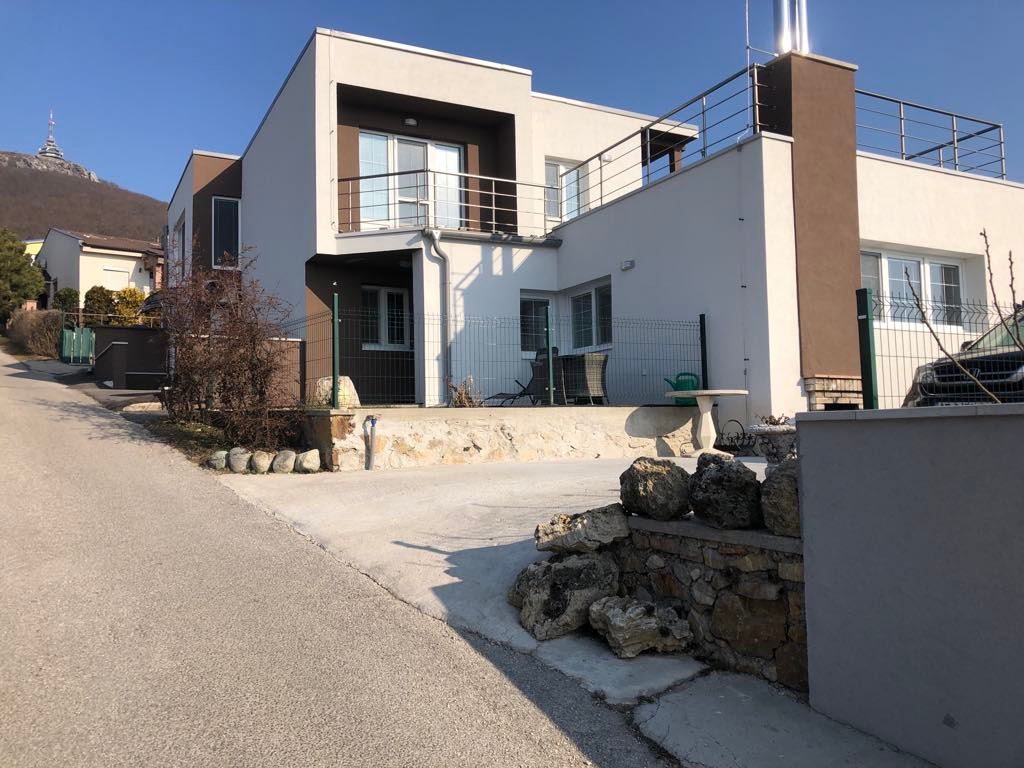 Prenajmem polovicu RD - 2,5 izb. v Nitre- Zobor