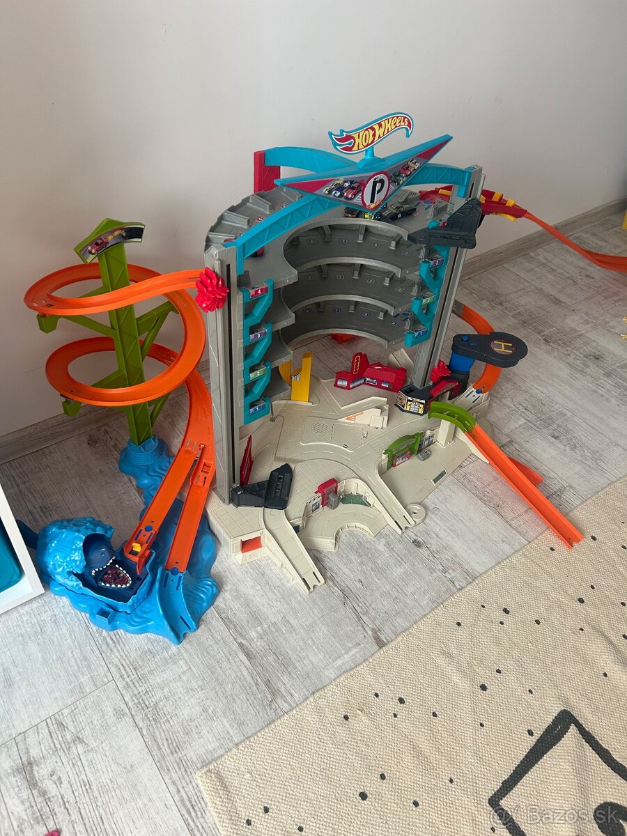 Hot wheels garáž