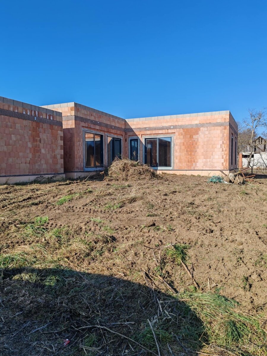 5-izbovy rodinný dom 15 minút od NR